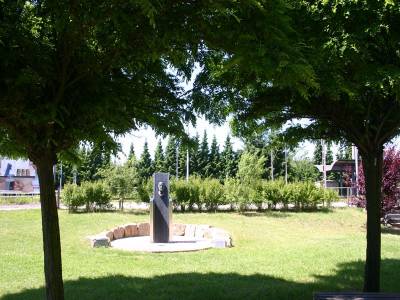 Das Rudolf-von-Bennigsen-Denkmal: Die CDU Bennigsen untersttzt den Frderverein und damit die Erinnerung an den grten Sohn unseres Dorfes 